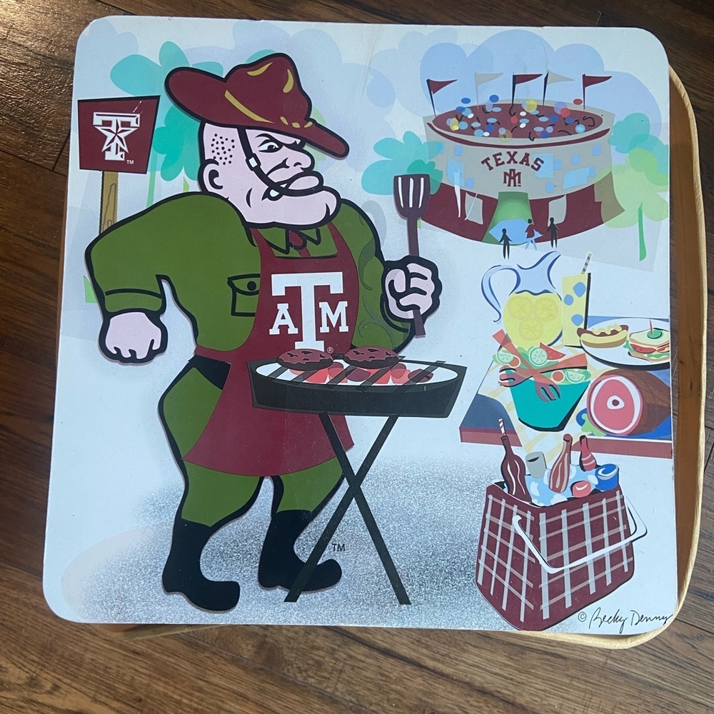 RARE Texas A&M Aggies Tailgate Picnic Basket by Becky Denny 14x14 8" Deep - Picture 2 of 7